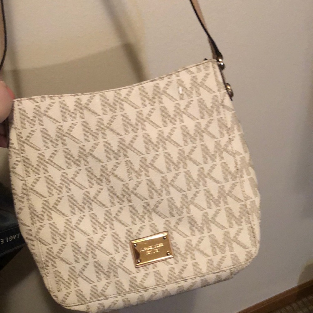 Micheal Kors Cross Body Purse